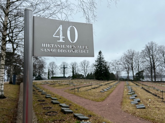 Hietaniemen hautausmaa: Helsingin historiallinen hautausmaa