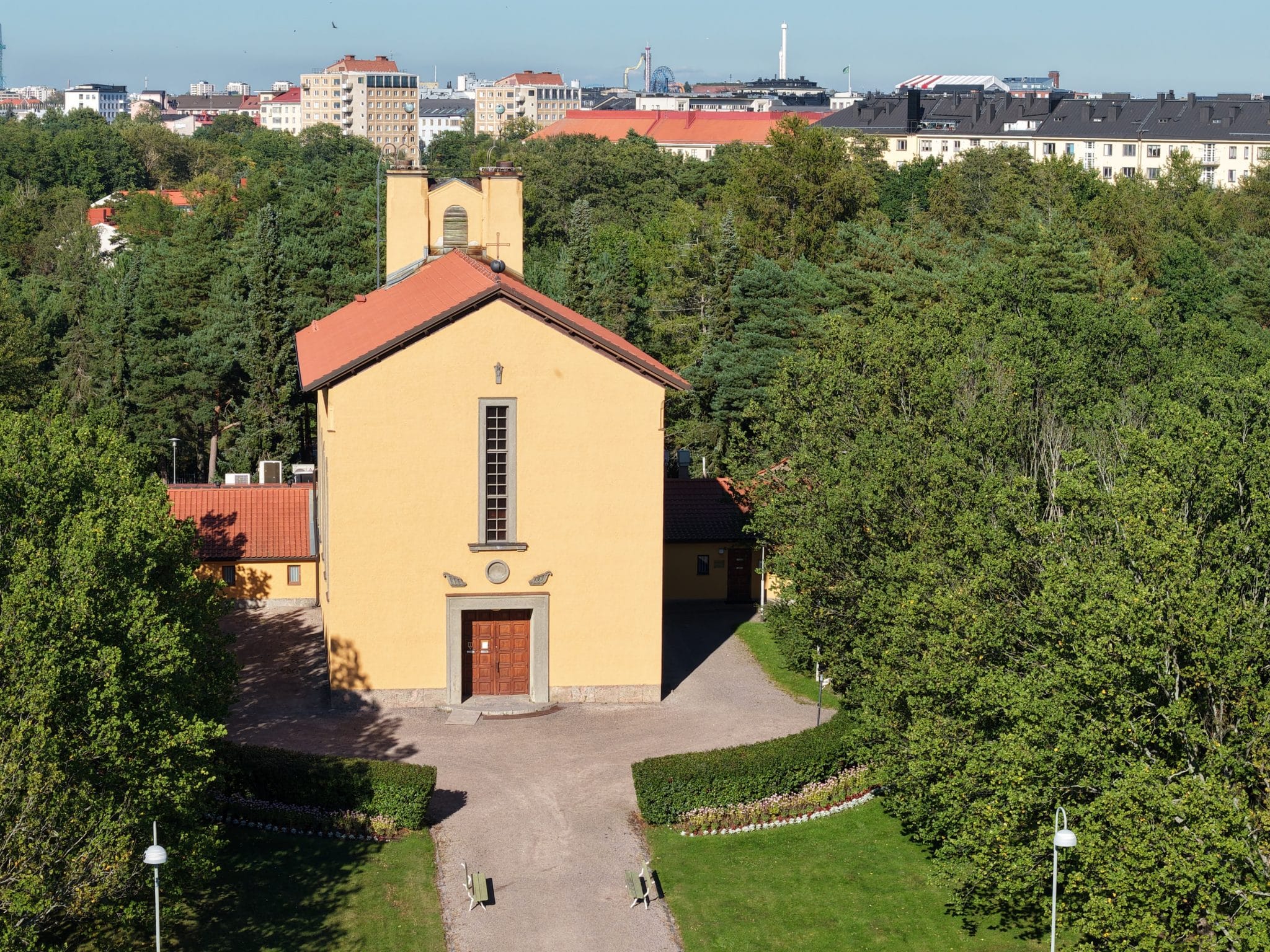 Hietaniemen krematorio: Suomen vanhin ja arvostetuin krematorio Helsingissä